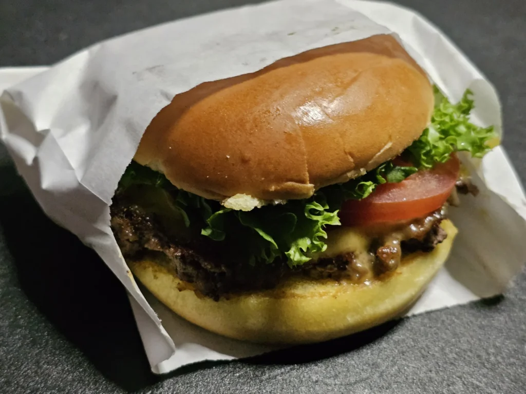 쉐이크쉑 쉑버거 육즙 가득한 패티와 부드러운 번이 일품인 포장 리얼후기 - 20260328_214032